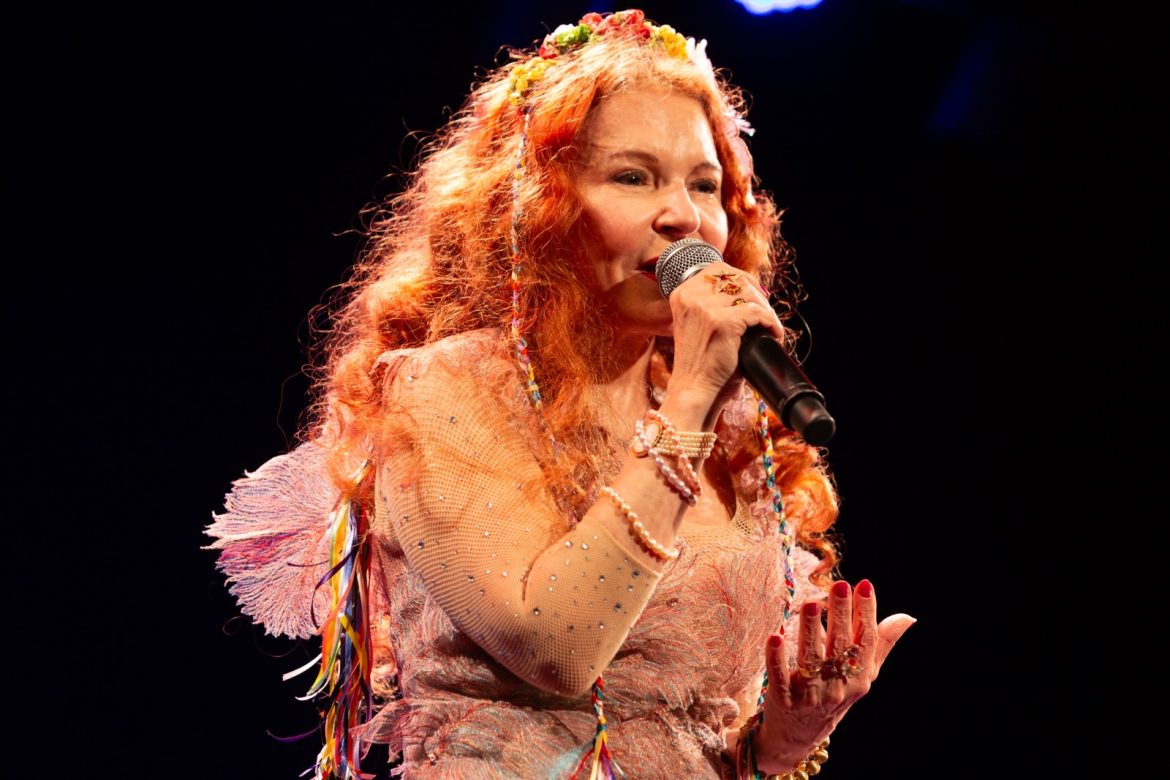 Lúcia Menezes Lúcia Menezes