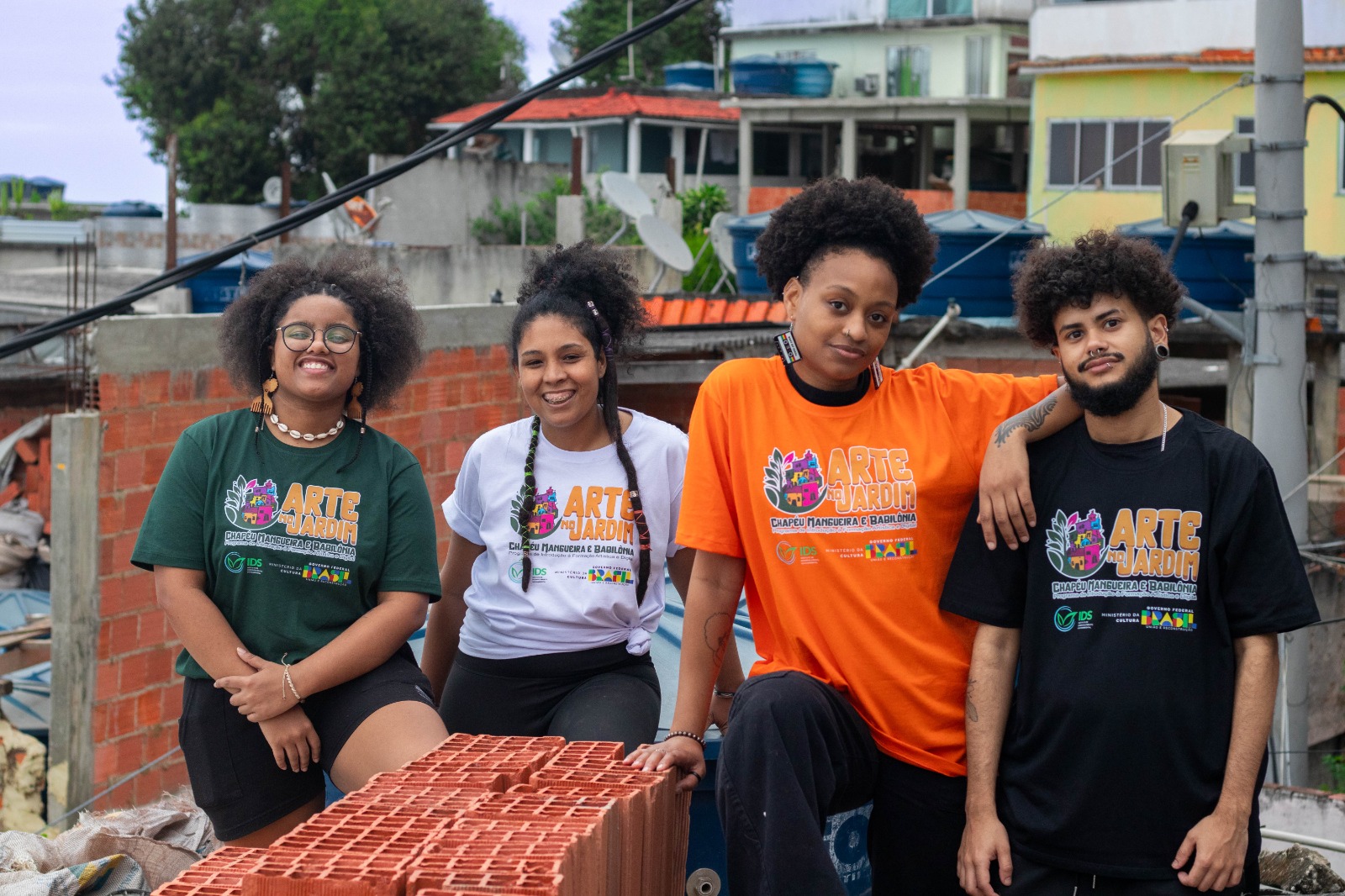 Programa Arte no Jardim abre 150 vagas para diversas oficinas gratuitas no Morro da Babilônia