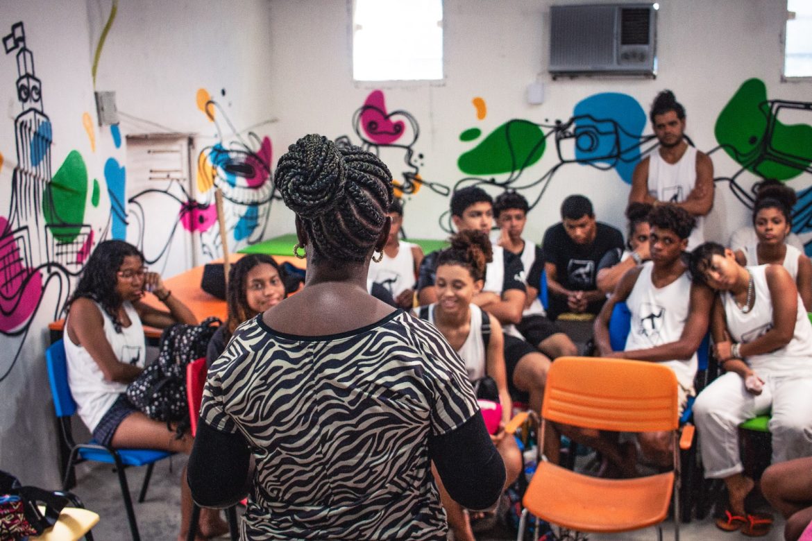 Programa Arte no Jardim abre 150 vagas para diversas oficinas gratuitas no Morro da Babilônia Programa Arte no Jardim abre 150 vagas para diversas oficinas gratuitas no Morro da Babilônia
