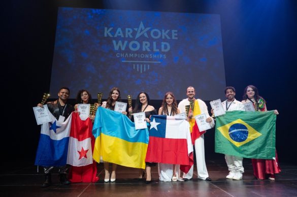 Dupla brasileira conquista a terceira colocação no Campeonato Mundial de Karaokê disputado na Finlândia. Dupla brasileira conquista a terceira colocação no Campeonato Mundial de Karaokê disputado na Finlândia.