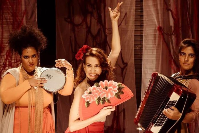 Clara Santhana em "Outras Marias" no Teatro Rival Petrobras