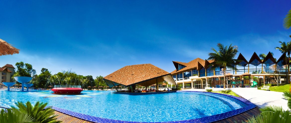 Recanto Cataratas piscinas termais com água morna direto da fonte