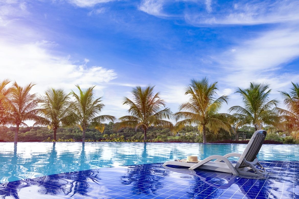 Malai Manso piscina de borda infinita com deck molhado