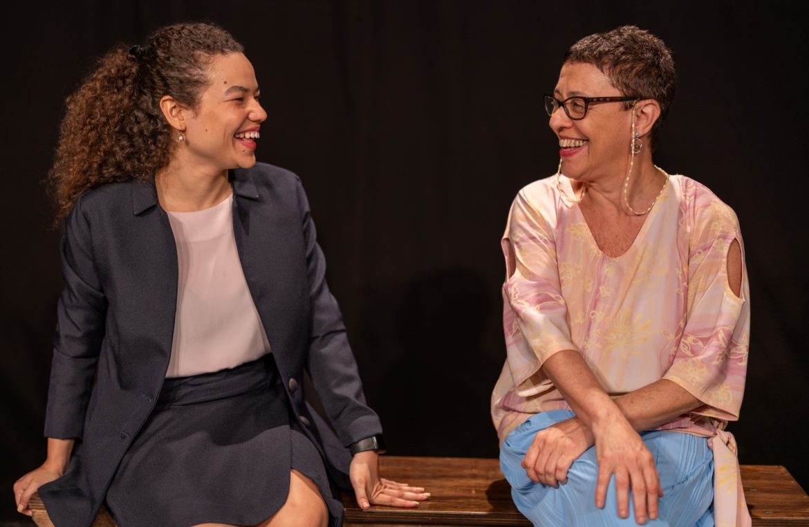 Camille em fuga - Atrizes Lili Carmo (esq) e Denise Stut