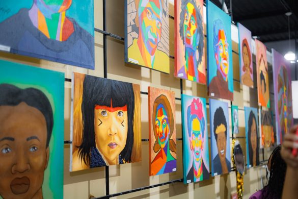 Exposição reúne obras de jovens assistidos pelo Centro de Referência da Juventude, no Espírito Santo