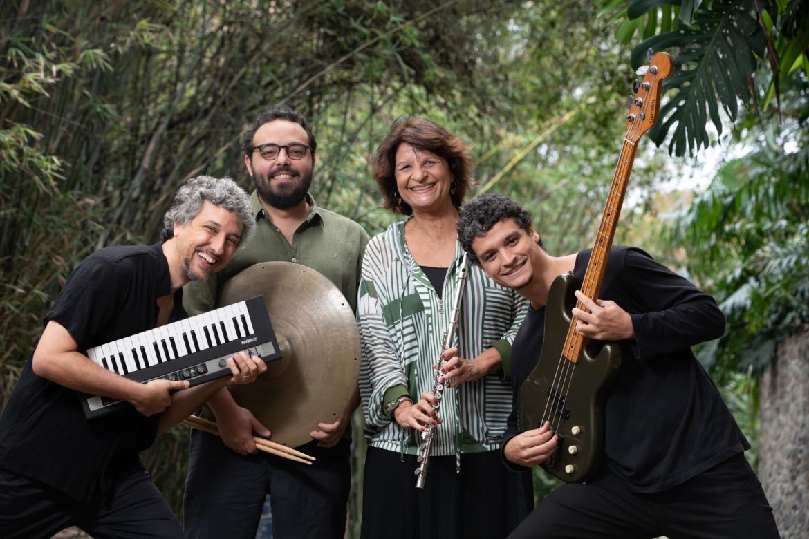 Andrea Ernest Dias lança álbum do seu quarteto, tocando obras-primas de Moacir Santos, Dona Ivone Lara, Letieres Leite e outros mestres