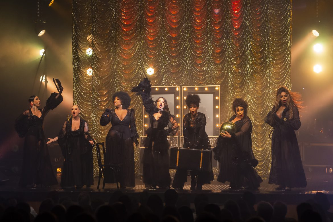 Elas Brilham - Atrizes: Débora Pinheiro, Ivanna Domenyco, Jullie, Rosana Chayin, Chelle, Lola Borges, Sabrina Korgut e Diva Menner