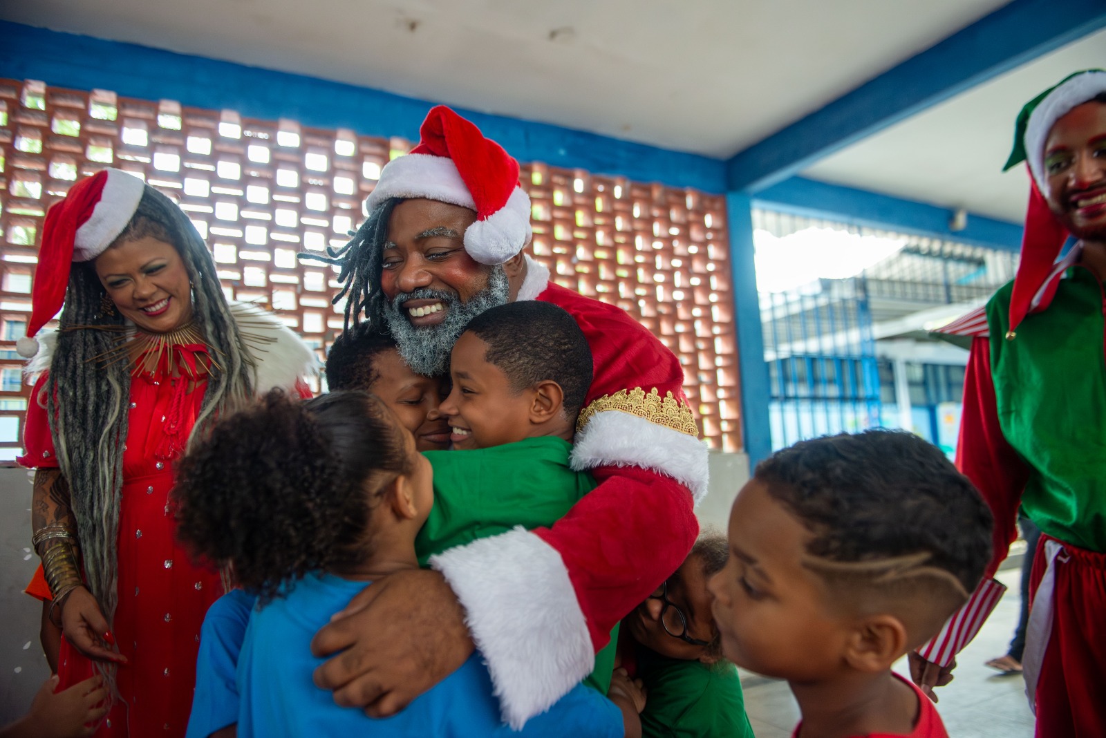 Natal Mágico nas favelas do Rio: Papai Noel negro encanta cerca de mil crianças em eventos da ONG Favela Mundo