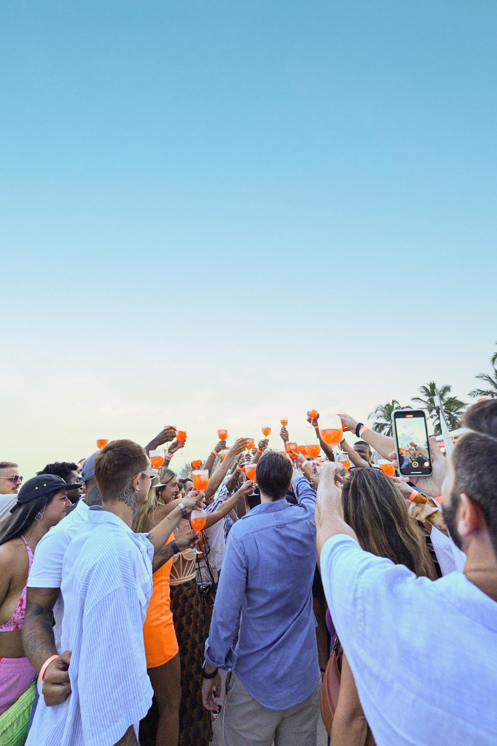 Aperol Spritz dá início à temporada de verão com a festa “Onda Laranja”