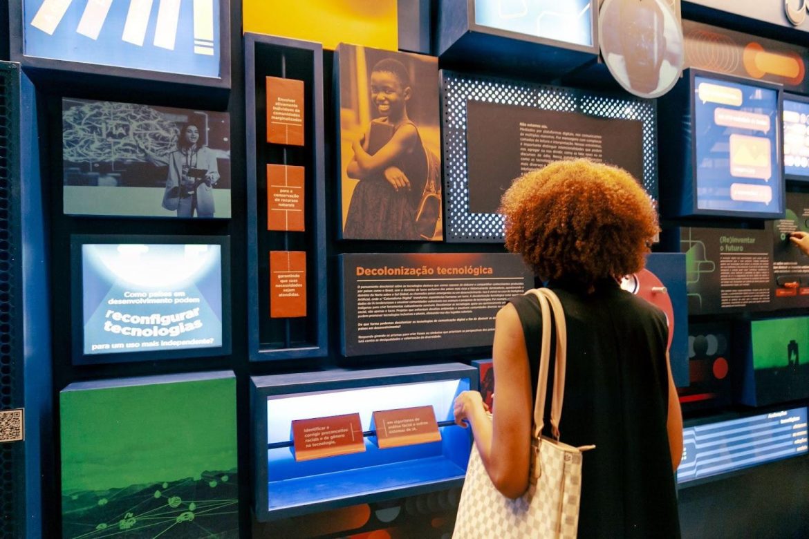 Instalação multilinguagem “Futuros Plurais” aborda os eixos temáticos do novo plano museológico do Musehum - foto: Priscila Iglesias