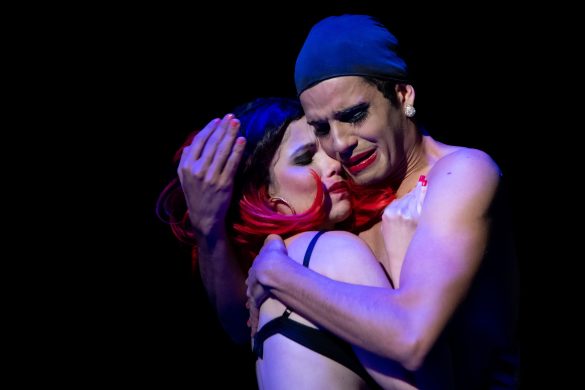 A Mão Na Face - Foto Roberto Cardoso