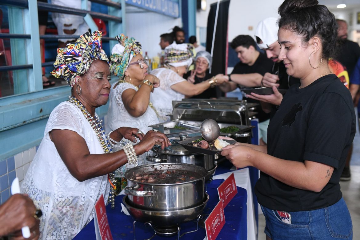 Unidos de Vila Isabel recebe Martinho da Vila em feijoada