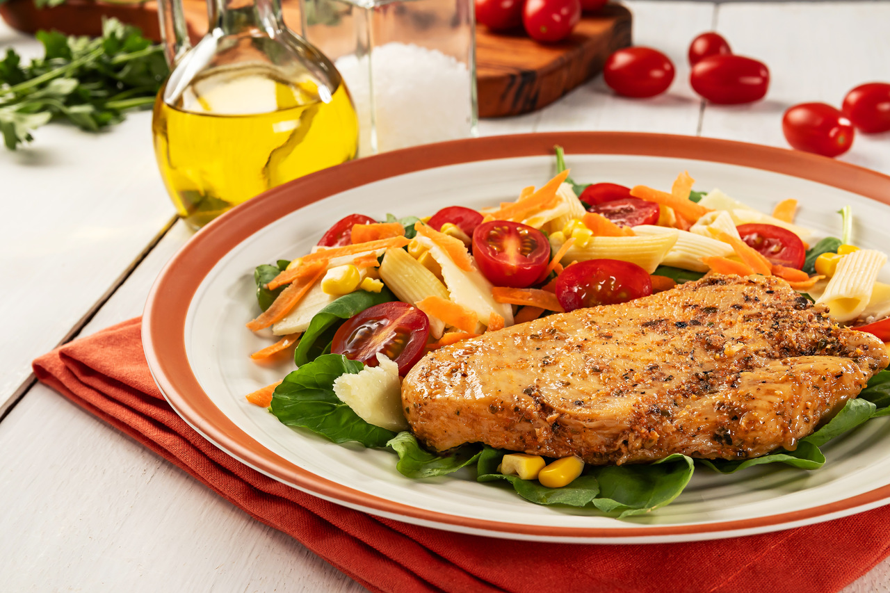 Porto do Sabor - Salada com filé de frango grelhado