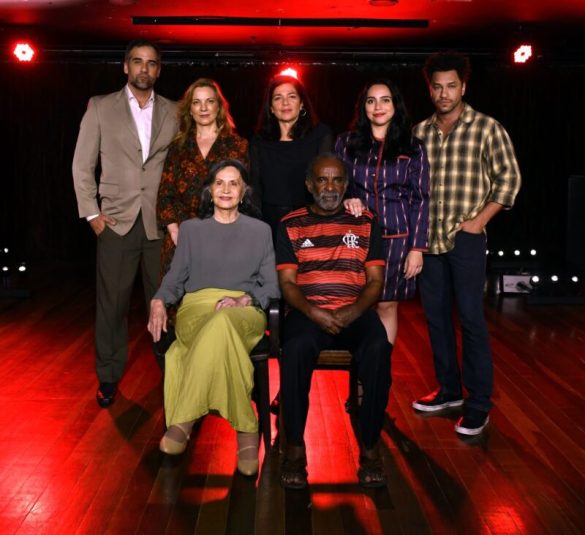 Rafael Sardão, Marta Paret, Lorena da Silva, Duda Barata, Bruno Quixotte, Rosamaria Murtinho e Wilson Rabelo compõem o elenco/ Foto: Cristina Granato Rafael Sardão, Marta Paret, Lorena da Silva, Duda Barata, Bruno Quixotte, Rosamaria Murtinho e Wilson Rabelo compõem o elenco/ Foto: Cristina Granato