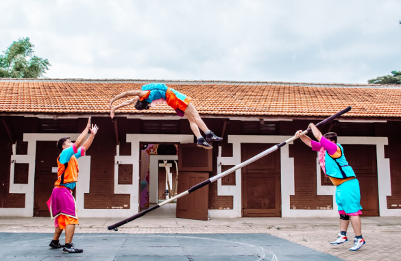 Companhia Mano a Mana preserva a memória circense com espetáculo gratuito “A Riscar”