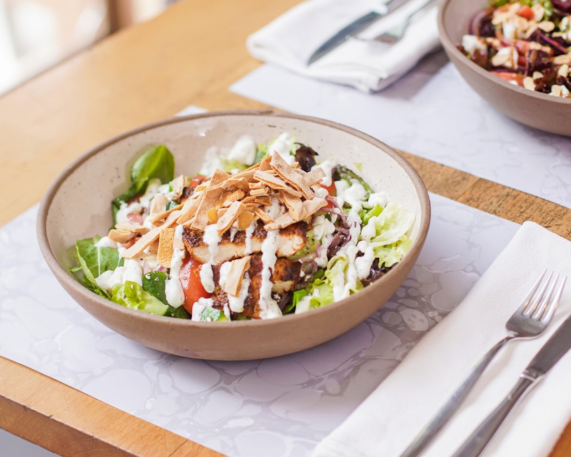 Nola - Salada de Frango Grega