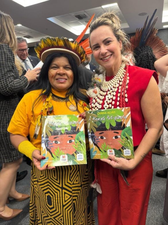 Carina Alves com a Ministra dos Povos Originários, Sônia Guajajara Carina Alves com a Ministra dos Povos Originários, Sônia Guajajara