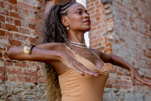 Aline Valentim – Isaura – Foto: Natalia Anjos Aline Valentim - Isaura - Foto: Natalia Anjos