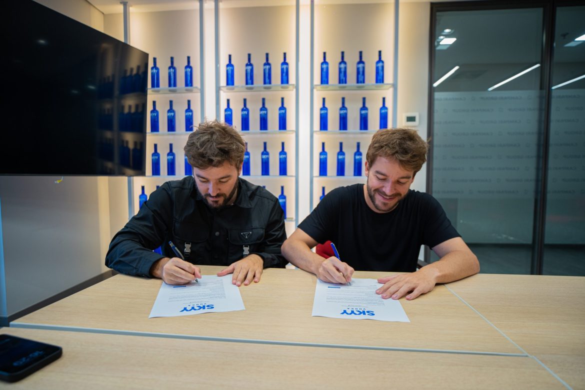 SKYY Vodka assine com Dubdogz como parceiros criativos e lançam música juntos para um mix perfeito entre música eletrônica e mixologia SKYY Vodka assine com Dubdogz como parceiros criativos e lançam música juntos para um mix perfeito entre música eletrônica e mixologia