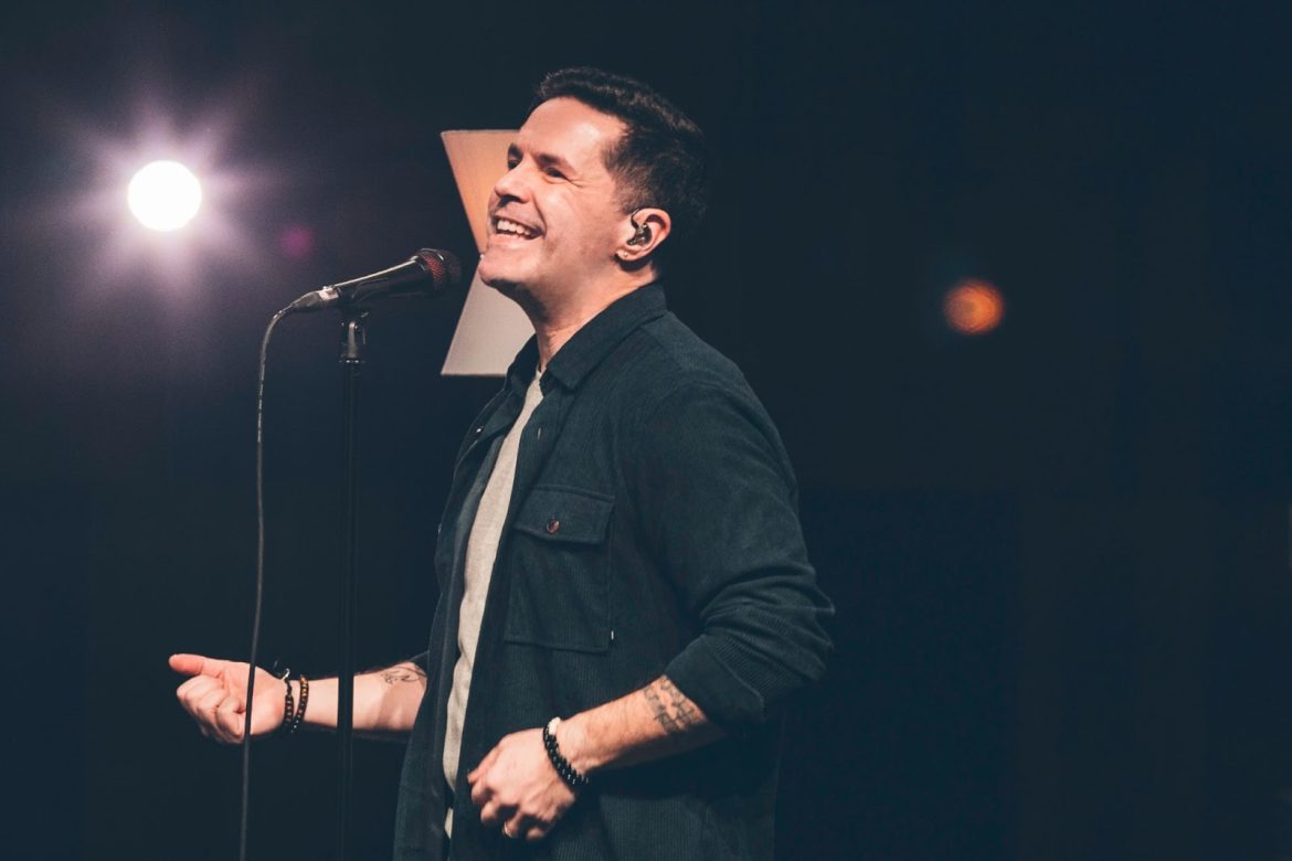 Pedro Mariano apresenta nova turnê no Teatro Riachuelo Rio