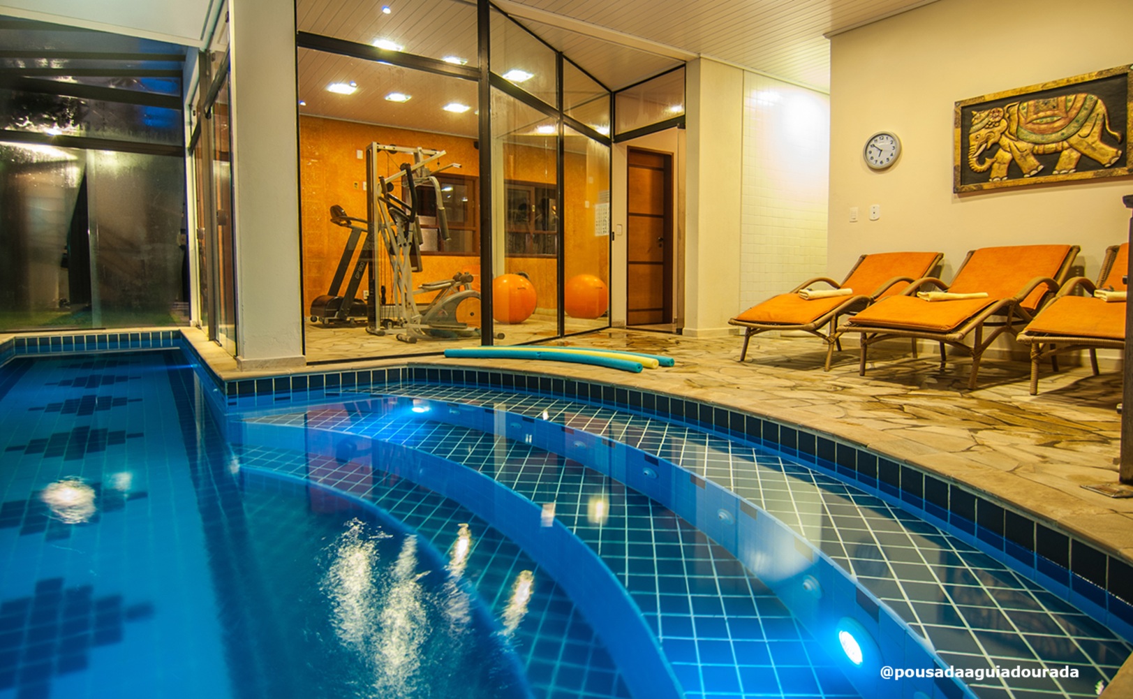 Piscina indoor da Águia Dourada descanso e relaxamento