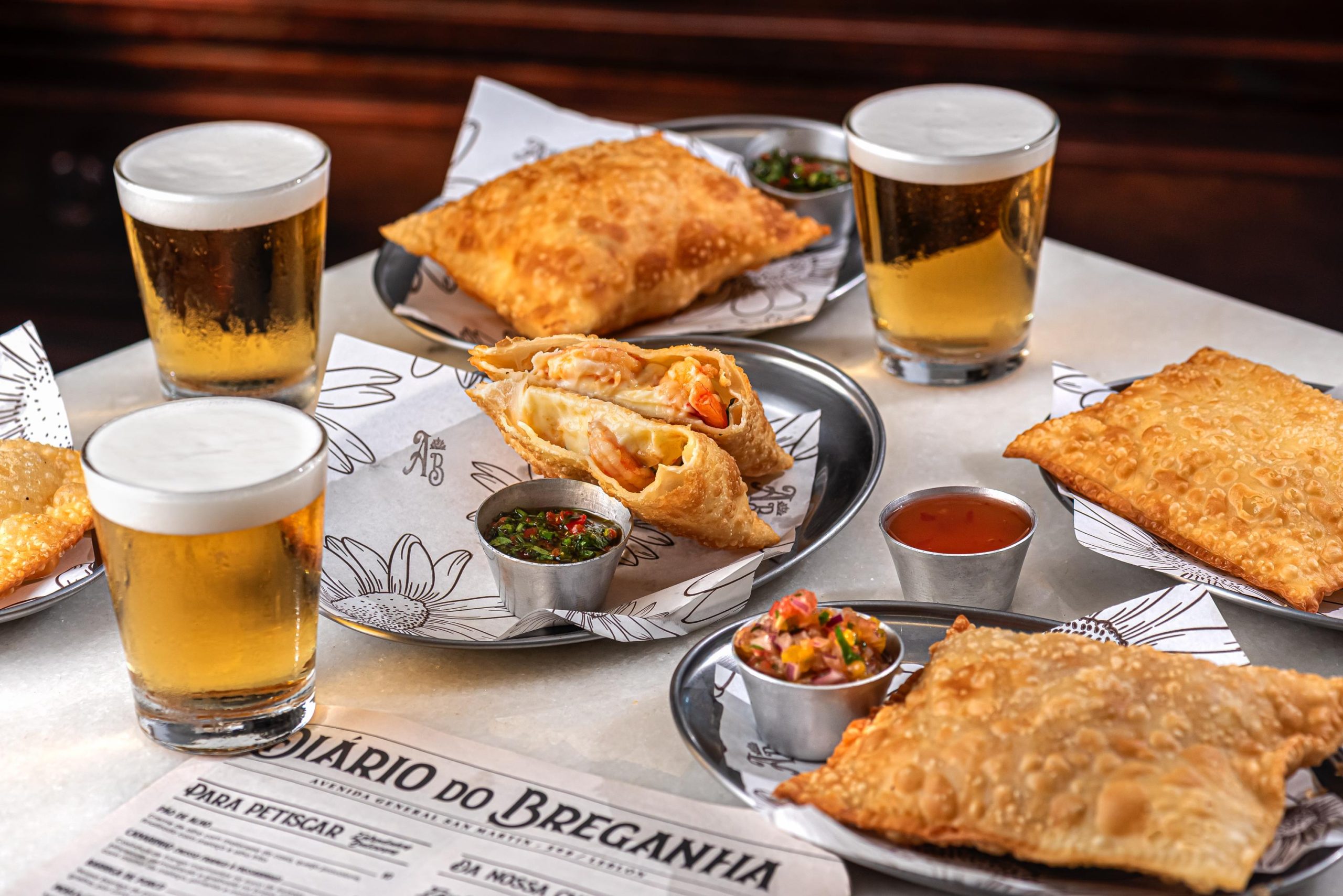 Antiquário do Breganha: bar, restaurante e um mergulho afetivo ganha espaço no coração do Leblon 9 Antiquário do Breganha - Pastéis - Foto: Tomás Vélez