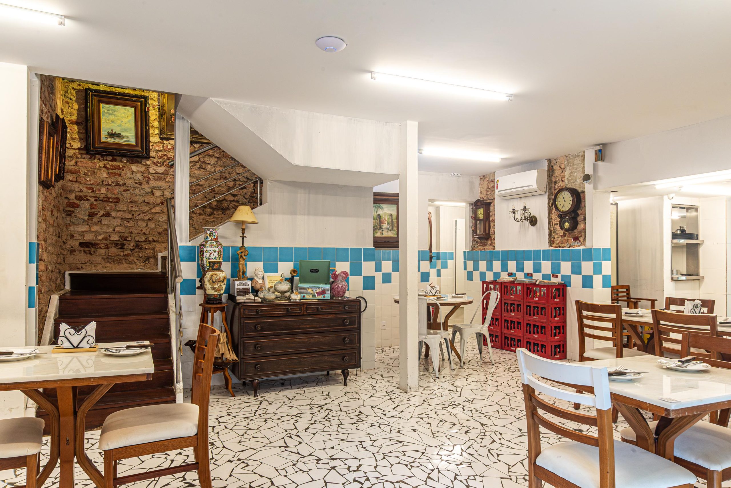 Antiquário do Breganha: bar, restaurante e um mergulho afetivo ganha espaço no coração do Leblon 7 Antiquário do Breganha - Foto: Tomás Vélez