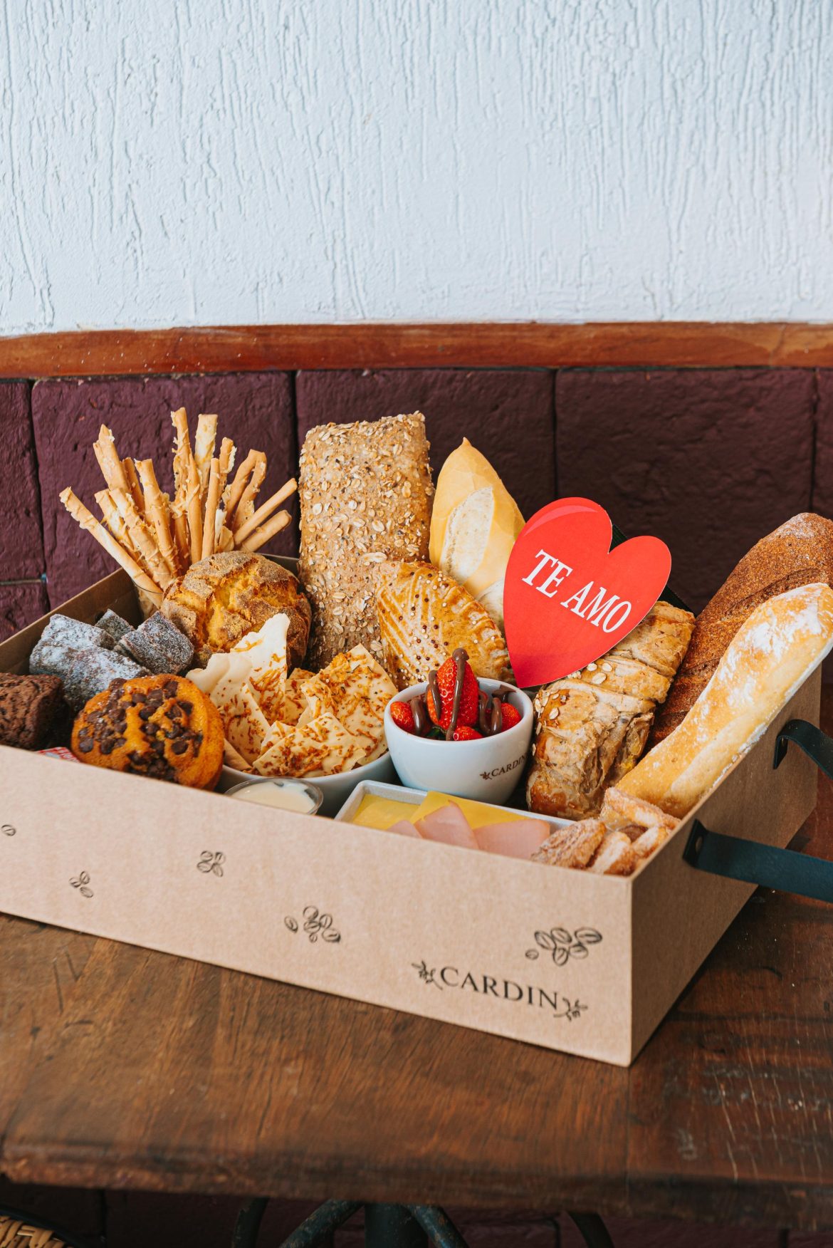 Cardin - Cesta de Café da Manhã dos Namorados
