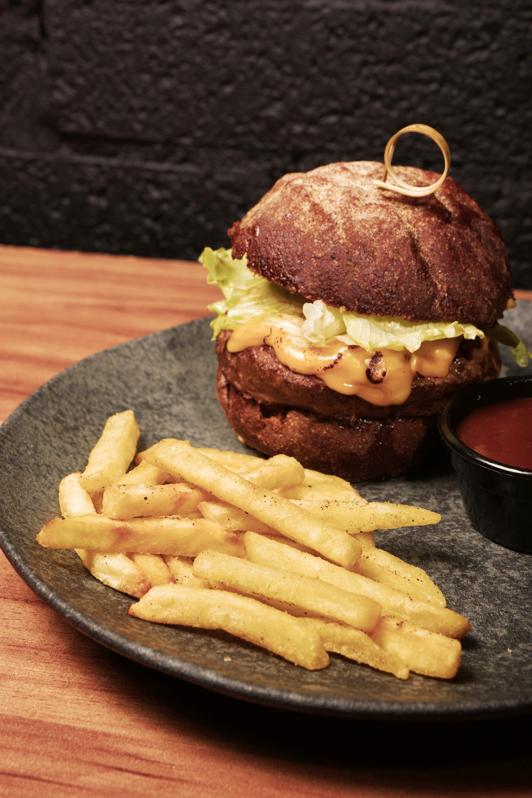 Dia do Hambúrguer: 4 lugares no Rio para comemorar com muito sabor 8 Darkcoffee - DarkBurguer.