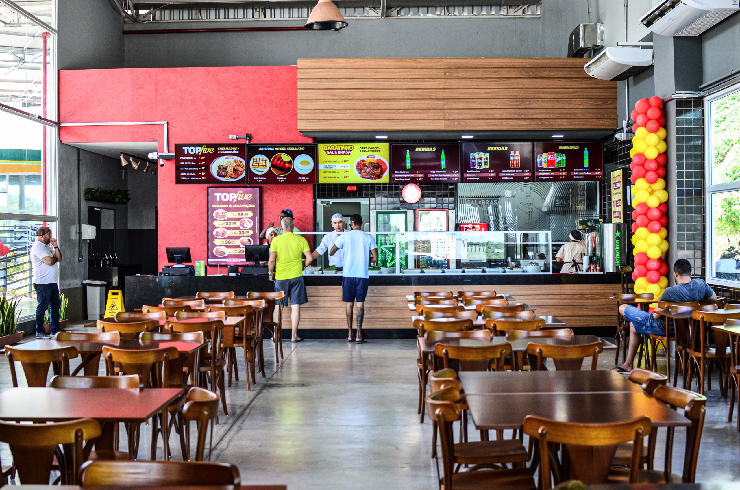 Sal e Brasa Grill Express inaugura unidade em posto de gasolina em Recife 7 Loja Posto Sal e Brasa Grill Express