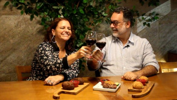 Rodízio de vinhos na Tijuca propõe harmonização livre e celebração dos tintos no Lareira Original