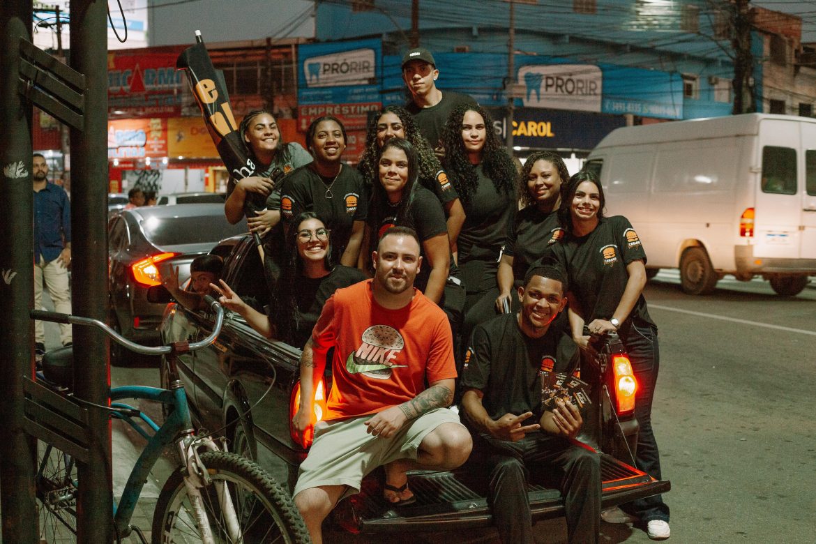 Canaan Burguer leva criatividade às ruas de Duque de Caxias e comemora 90 mil seguidores com ações que viralizam