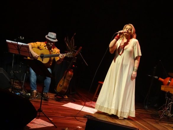 Débora Motta e Patrick Angello apresentam Tributo a Cartola