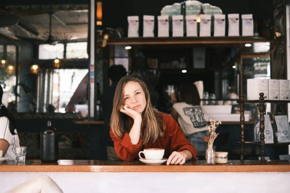 A autora de “O Para Sempre É o Agora”, Leticia Mello – Foto: Joseph Jang A autora de “O Para Sempre É o Agora”, Leticia Mello - Foto: Joseph Jang