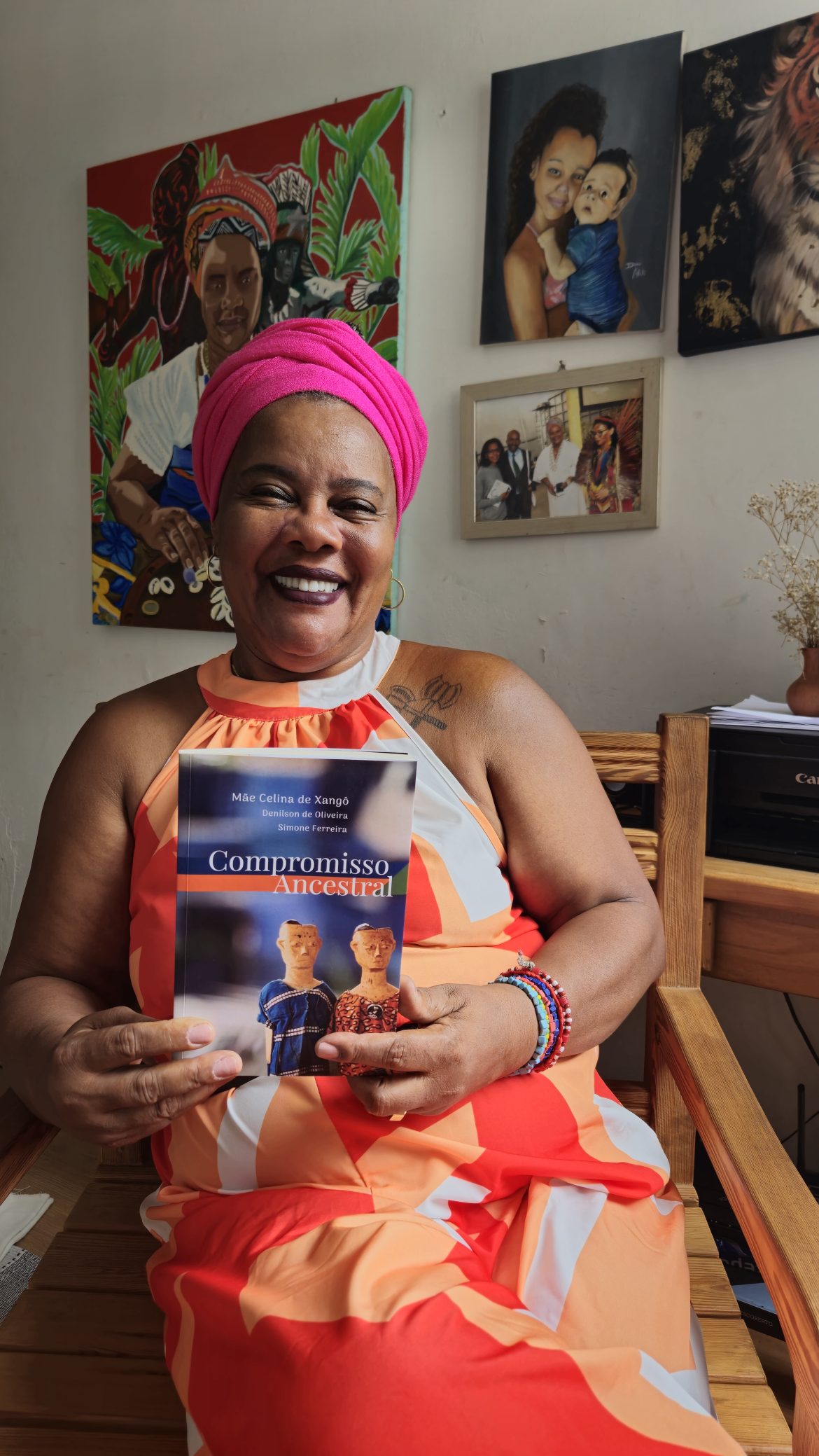 Mãe Celina de Xangô lança livro Compromisso Ancestral,