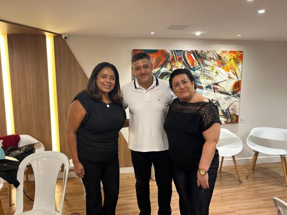 Entre os oito profissionais, três eram os calebeireiros Valéria, Washinton e Mariza Entre os oito profissionais, três eram os calebeireiros Valéria, Washinton e Mariza
