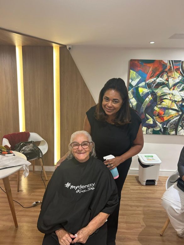 Maria Miguel conseguiu o encaixe para cuidar dos cabelos com a cabeleireira Valéria Maria Miguel conseguiu o encaixe para cuidar dos cabelos com a cabeleireira Valéria