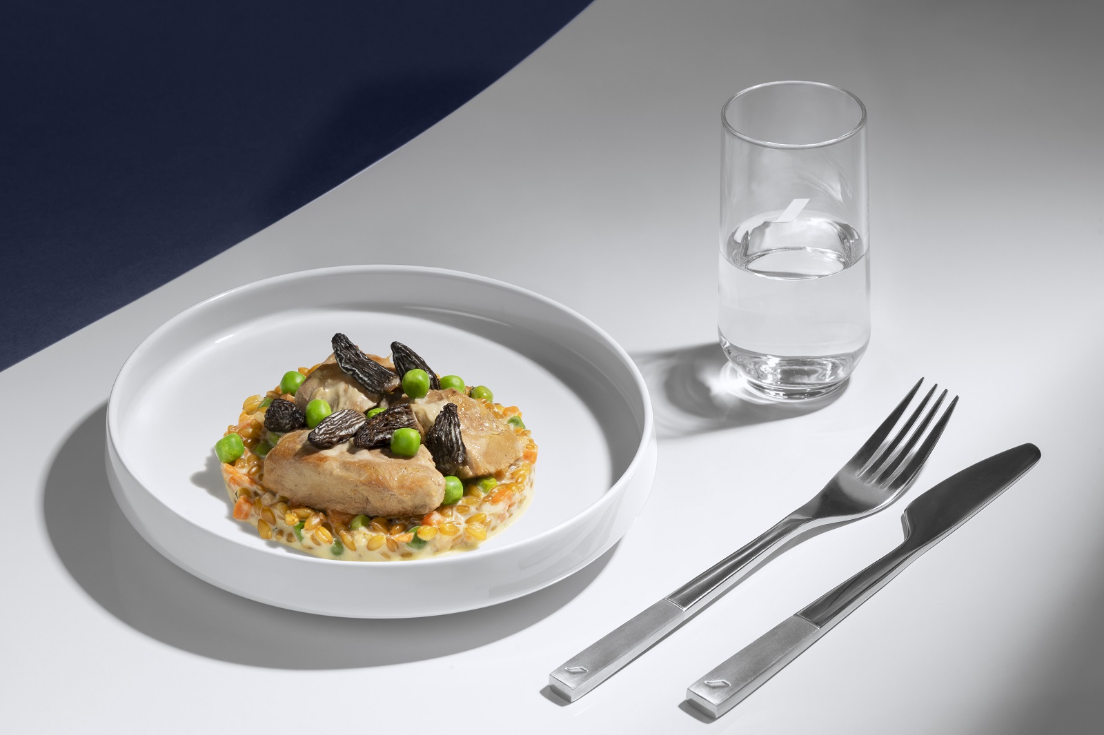 Galeries Lafayette Paris Haussmann recebe restaurante sazonal da Air France no terraço da loja de departamentos até 20 de agosto 7 R. Marcon Business Dish ©Air France