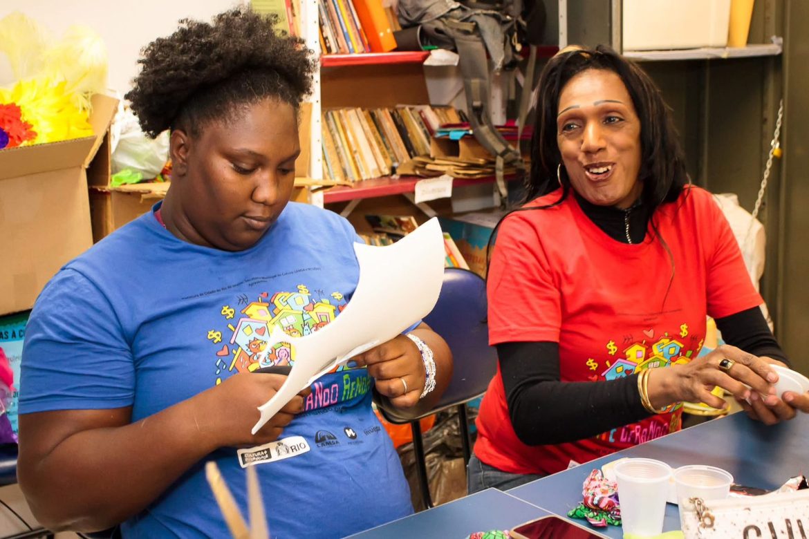 Mês do Orgulho: ONG Favela Mundo destina 10% das vagas de seus cursos para o pessoas LGBTQIA+