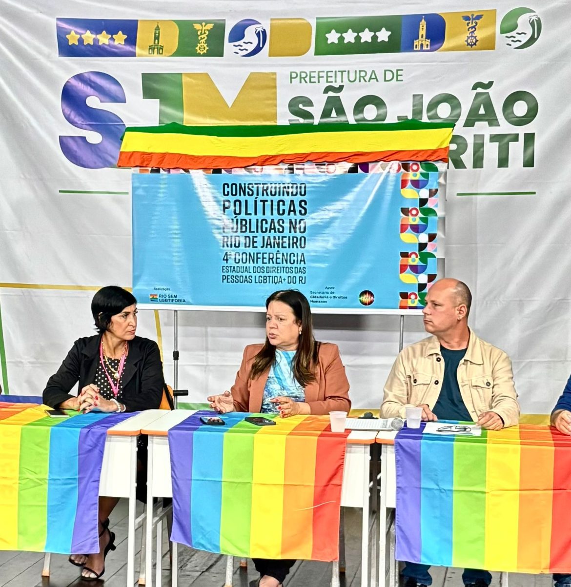 Subsecretária da Mulher Ruth Tebaldi (de preto), recebe Sharlene Rosa, ao centro, e o Leandro Graciolli - Foto: Divulgação