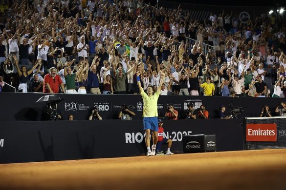 Marcelo Melo comemora título de duplas (Fotojump/Rio Open)