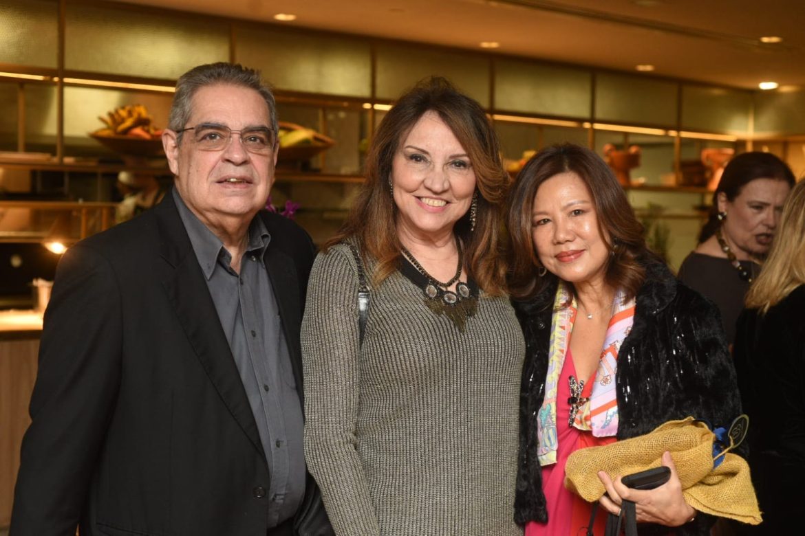 Paulo Leite ,Sumaya Neves e a aniversariante Jeannie Tancredi