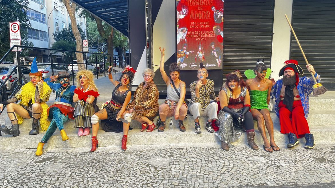 Elenco Cabaré Piratas no Teatro Glaucio Gill