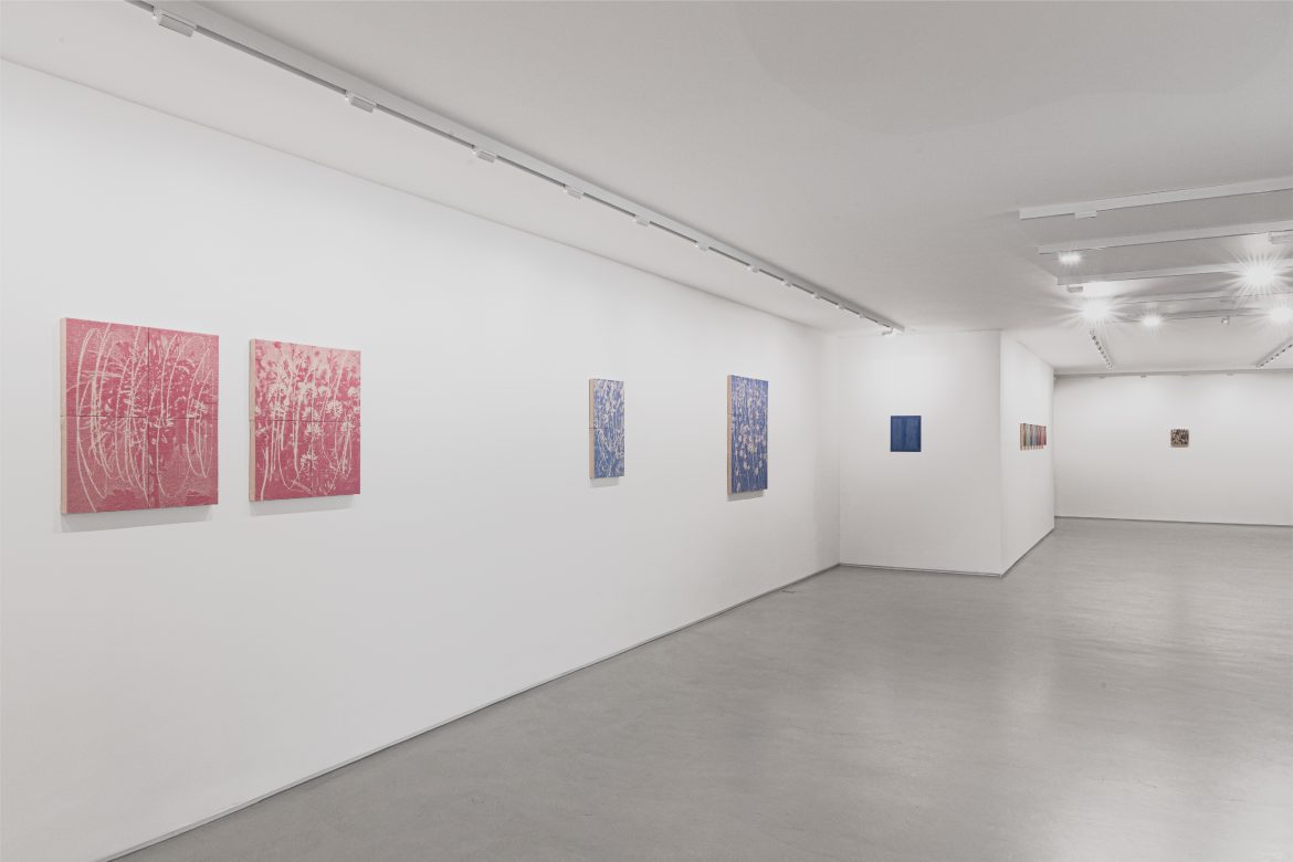 vista da exposição Escrita-miragem, de André Azevedo, na Simões de Assis vista da exposição Escrita-miragem, de André Azevedo, na Simões de Assis