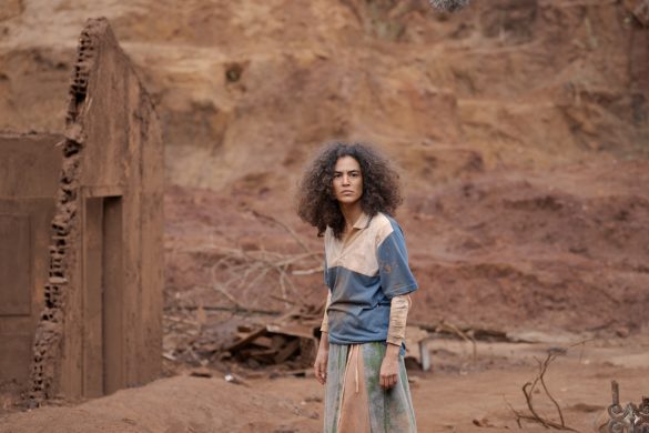 Longa é Protagonizado pelas atrizes Bárbara Colen e Lavínia Castelari, em três diferentes tempos