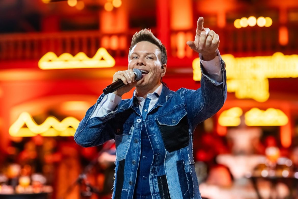 MICHEL TELÓ É A ATRAÇÃO PRINCIPAL DE DOMINGO, 20 DE JULHO, FECHANDO A PROGRAMAÇÃO MUSICAL GRATUITA DA EXPO CORDEIRO 2025. FOTO: WIRSO