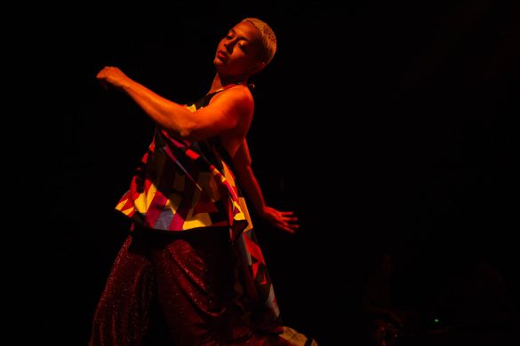 Bailarina e coreógrafa, Lais Castro (foto) ministra Oficina de Improvisação em Dança, no Centro Coreográfico da Cidade do Rio de Janeiro