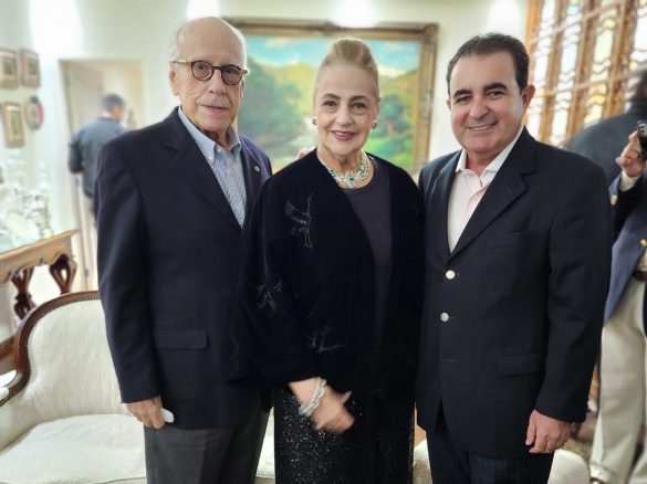 Cláudio e Cristina Aboim com Moacyr Arcoverde