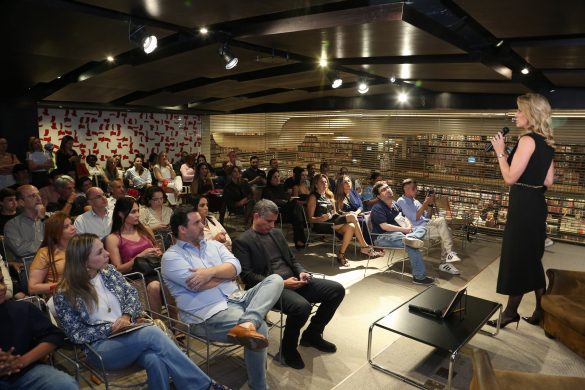 Alta sociedade prestigia lançamento de “Rica de Propósito”, de Michele Bouvier Sollack, na Livraria Travessa do BarraShopping