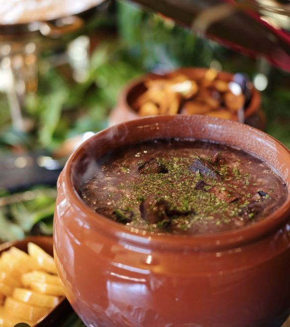 Feijoada com Música ao Vivo no restaurante The Jul´s – Zendaya Resort Búzios Feijoada com Música ao Vivo no restaurante The Jul´s – Zendaya Resort Búzios